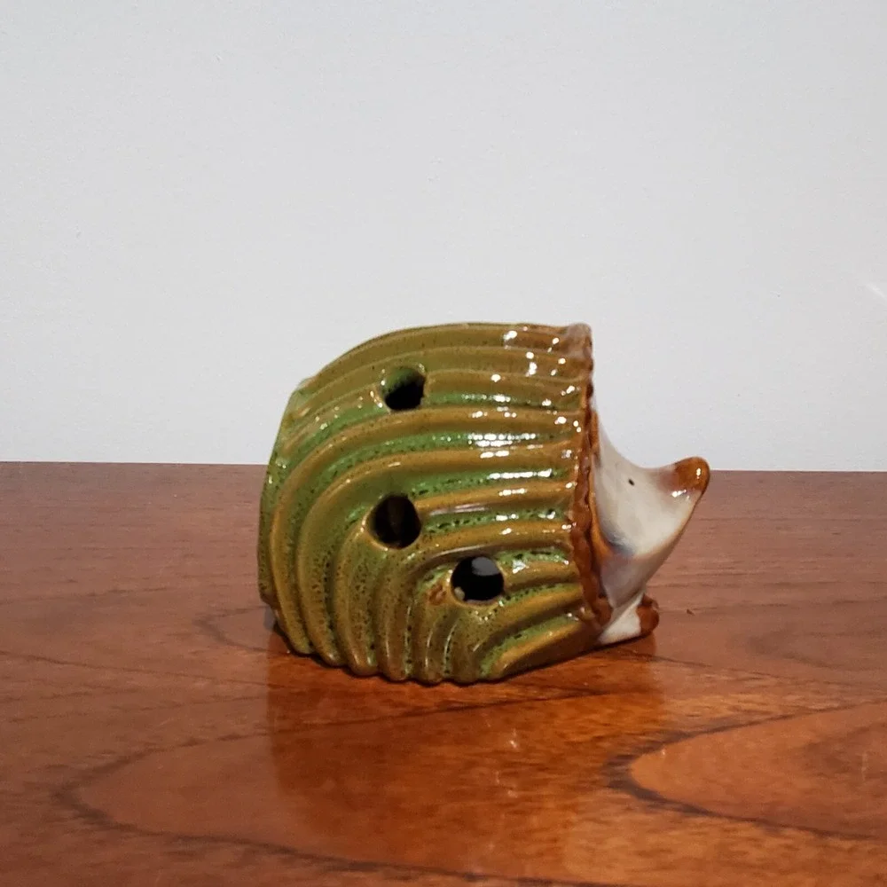 Mayrich Company ceramic‎ hedgehog tealight candle holder, no chips or cracks